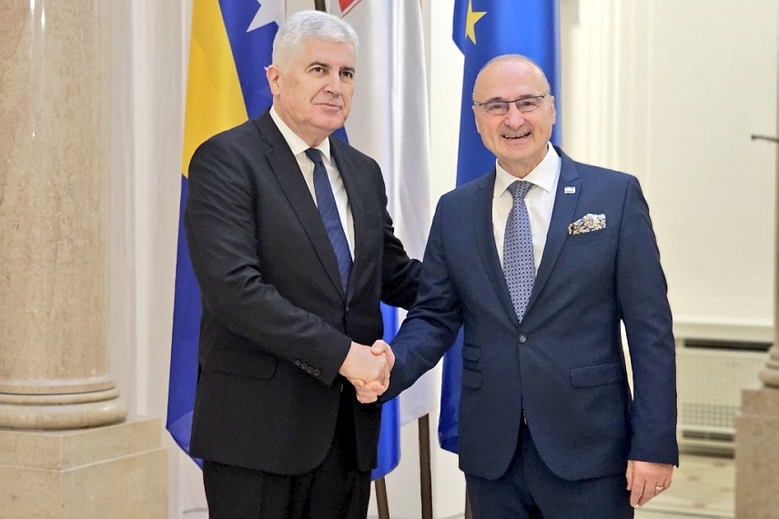 САРАЈЕВО/ЗАГРЕБ, 19. ДЕЦЕМБРА /СРНА/ - Предсједавајући Дома народа Парламентарне скупштине БиХ Драган Човић на састанку у Загребу са министом иностраних и европских послова Хрватске Горданом Грлићем Радманом.