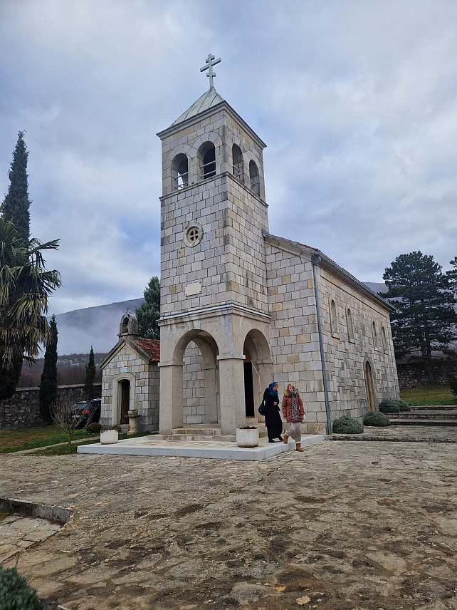 ВРЛИКА, 19. ДЕЦЕМБРА /СРНА/ - Свети Никола данас је прослављен у манастиру Драговић у Далмацији у молитви и сабрању.