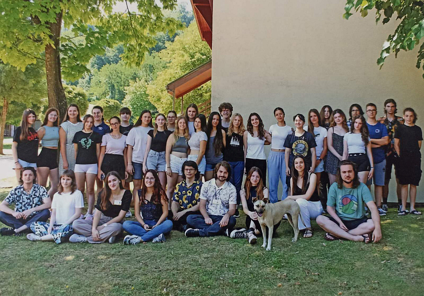 СОКОЛАЦ, 19. ДЕЦЕМБРА /СРНА/ - Tри ученице соколачког Средњошколског центра "Свети Василије Острошки" Александра и Горана Јакшић, те Катарина Цвијетић, након што су ове године похађале семинаре Истраживачке станице Петница код Ваљева, пријавиле су се и очекују позив за учешће и у наредној години, на што су у њиховој школи поносни.