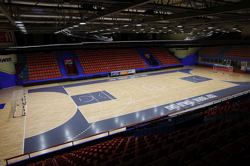 БАЊАЛУКА, 1. ДЕЦЕМБРА /СРНА/ - Један од најважнијих спортских центара у Републици Српској, бањалучка дворана "Борик", добила је нови паркет након 50 година захваљујући донацији Кабинета предсједника Републике Српске.