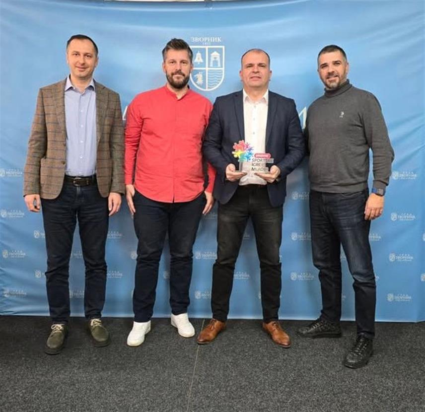 ЗВОРНИК, 20. ДЕЦЕМБРА /СРНА/ - Градоначелник Зворника Бојан Ивановић изабран је међу пет градоначелника године са којима је остварена најбоља сарадња и који су показали највећу бригу за младе, од укупно 46 градова и општина у БиХ које су организатори "Спортских игара младих БиХ".