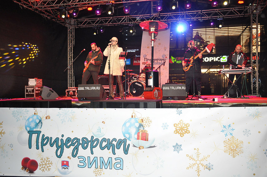 ПРИЈЕДОР, 20. ДЕЦЕМБРА /СРНА/ - На Тргу мајора Зорана Карлице у Приједору вечерас је отворен "Зимски град" у склопу манифестације "Приједорска зима 2024".