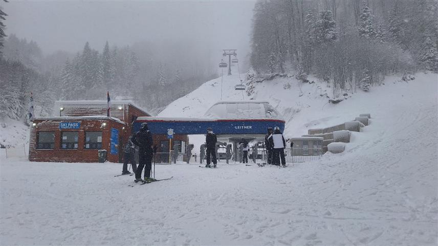 ВЛАСЕНИЦА, 23. ДЕЦЕМБРА /СРНА/ - Скијање на Игриштима код Власенице данас је бесплатно, а стазе су отворене од 9.00 до 14.00 часова, објављено је на сајту Ски-центра.