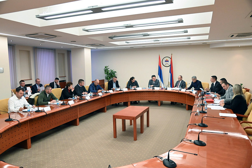 БАЊАЛУКА, 23. ДЕЦЕМБРА /СРНА/ - Посебна сједница Народне скупштине Републике Српске биће одржана сутра, а на предложеном дневном реду је, између осталог, информација о урушавању правног система и Дејтонског мировног споразума у БиХ, одлучио је данас Колегијум.	

