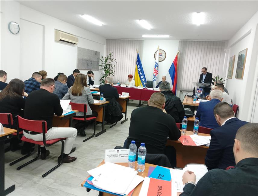 НОВИ ГРАД, 23. ДЕЦЕМБРА /СРНА/ - Скупштина општине Нови Град прихватила је данас Нацрт буџета за наредну годину у износу од 25.814.812 КМ што је за 31,50 одсто више у односу на ребаланс овогодишњег буџета.