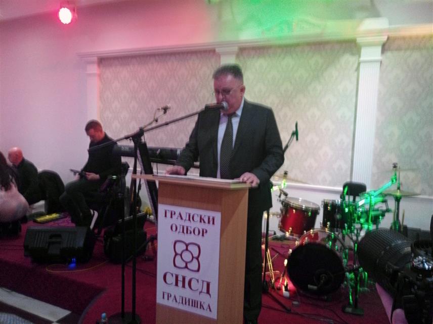 ГРАДИШКА, 23. ДЕЦЕМБРА /СРНА/ - СНСД је у Градишци показао да је јединствена и стабилна партија, а исправност њених политика доказана је увјерљивом побједом на локалним изборима, рекао је предсједник Градског одбора СНСД-а Зоран Аџић.