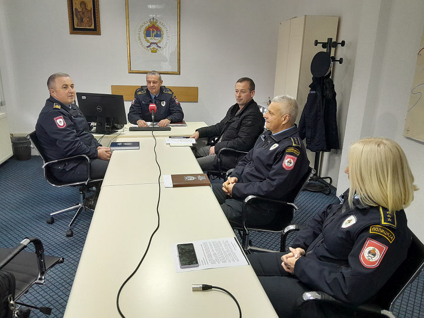 МРКОЊИЋ ГРАД, 24. ДЕЦЕМБРА /СРНА/ - Полицијска управа Мркоњић Град на одржаној конференцији за новинаре.
