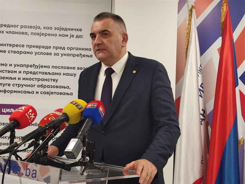 БАЊАЛУКА, 24. ДЕЦЕМБРА /СРНА/ - Министар пољопривреде, шумарства и водопривреде Републике Српске Саво Минић на конференцији за новинаре у паузи консултативног састанка са представницима републичких удружења пољопривредних произвођача.