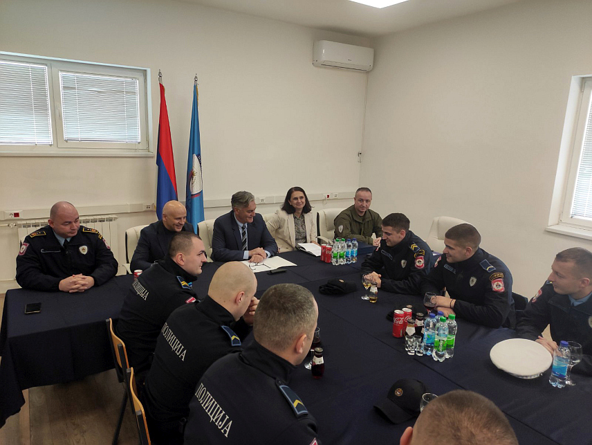 БАЊАЛУКА, 24. ДЕЦЕМБРА /СРНА/ - Министар унутрашњих послова Републике Српске Синиша Каран и директор Полиције Српске Синиша Кострешевић организовали су данас у Бањалуци традиционални пријем за полицијске службенике који су исказали висок степен професионалности и пожртвованости у спасавању људских живота.