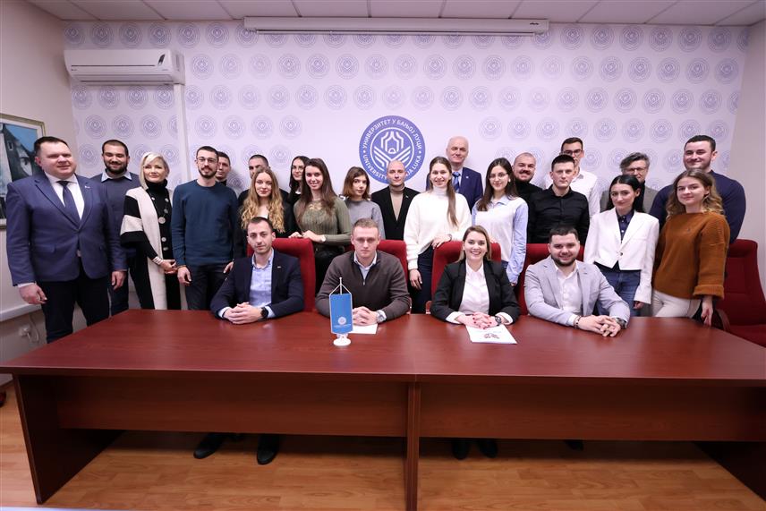 БАЊАЛУКА, 24. ДЕЦЕМБРА /СРНА/ - Конститутивна сједница Студентског парламента Универзитета у Бањалуци којој су присуствовали министар за научнотехнолошки развој и високо образовање Републике Српске Жељко Будимир и ректор Универзитета Радослав Гајанин.