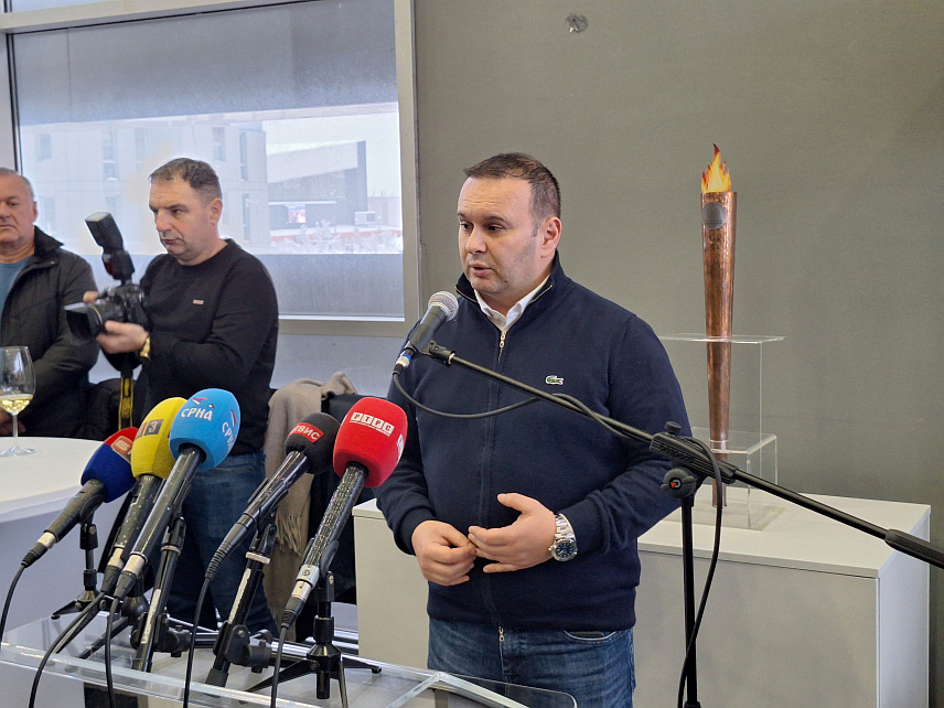 ИСТОЧНО САРАЈЕВО, 24. ДЕЦЕМБРА /СРНА/ - Градоначелник Источног Сарајева Љубиша Ћосић током обраћања на традиционалном новогодишњем пријему за представнике политичког и јавног живота овог града.