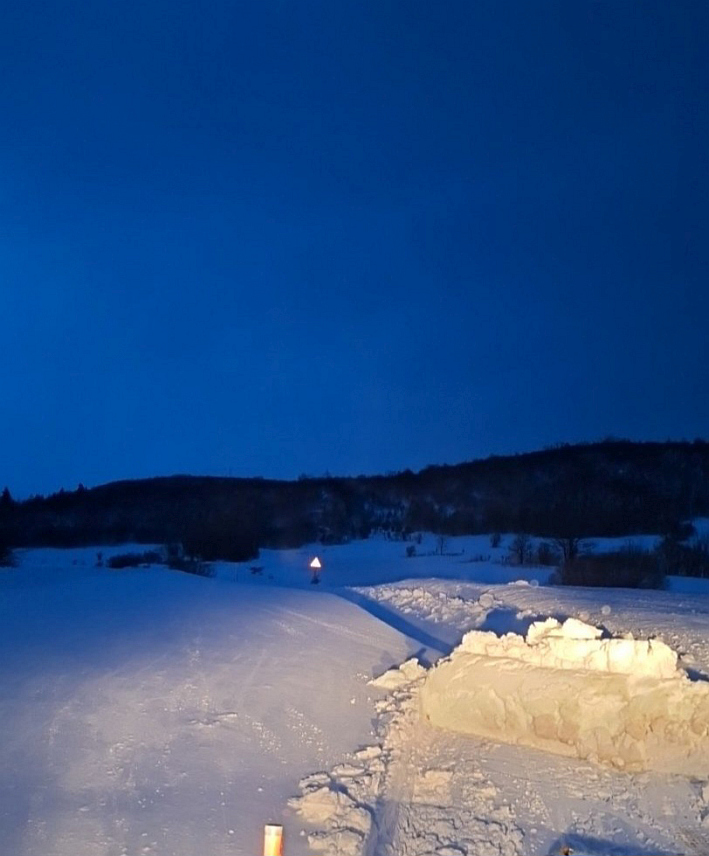 ДРВАР, 25. ДЕЦЕМБРА /СРНА/ - Сви излази из Дрвара потпуно су блокирани, а тешка ситуација је у селима од Дрвара према Гламочу.