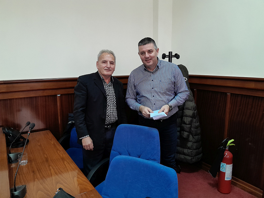 МРКОЊИЋ ГРАД, 25. ДЕЦЕМБРА /СРНА/ - Синдикална организација и Општинска управа Мркоњић Град уприличили су данас традиционални пријем за 49 пензионере који су у овом колективу провели радни вијек.