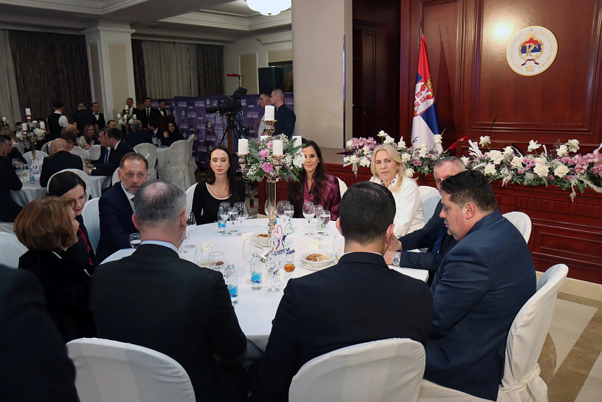 БАЊАЛУКА, 26. ДЕЦЕМБРА /СРНА/ -  У Бањалуци је завршено донаторско вече "С љубављу храбрим срцима" под покровитељством предсједника Републике Српске Милорада Додика, а хуманитарни број 1411 за увођење скрининга на спиналну мишићну атрофију код новорођенчади позван је 85.626 пута.
