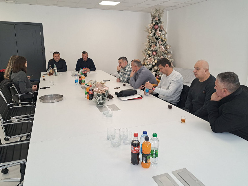 КОТОР ВАРОШ, 27. ДЕЦЕМБРА /СРНА/ - Начелник општине Котор Варош Зденко Сакан на новогодишњем пријему за представнике републичких институција, удружења и невладиних организација и директоре јавних предузећа и образовних установа.