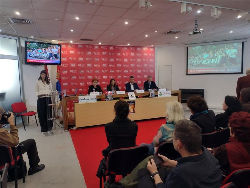 БЕОГРАД, 27. ДЕЦЕМБРА /СРНА/ - Удружење породица киднапованих и несталих лица на Косову и Метохији одржало је данас конференцију "Више од четврт вијека чекамо на истину и правду".