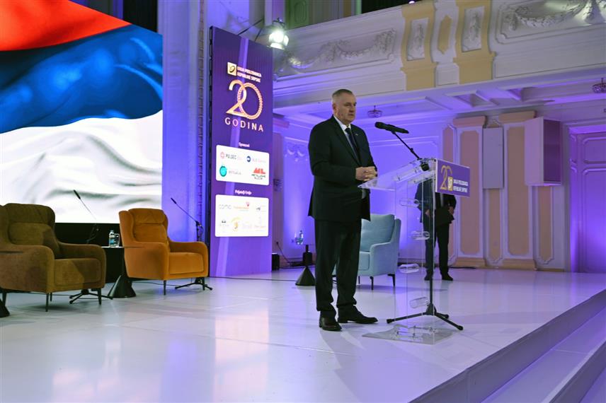 БАЊАЛУКА, 27. ДЕЦЕМБРА /СРНА/ - Предсједник Владе Републике Српске Радован Вишковић рекао је на обиљежавању 20 година Уније послодаваца Српске да су и Влада и послодавци, као и сви социјални партнери на страни Републике Српске, те да је договор најбољи начин за проналажење рјешењ