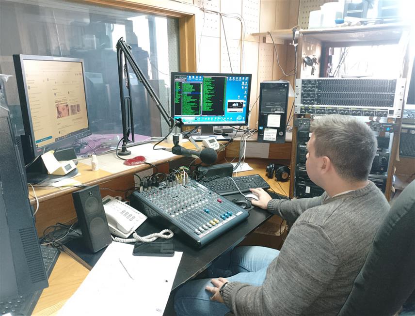 НОВИ ГРАД, 27. ДЕЦЕМБРА /СРНА/ - Радио Нови Град, једини електронски медиј у овој локалној заједници, данас обиљежава 56 година рада.