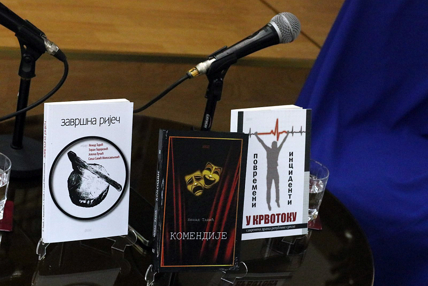 БИЈЕЉИНА, 27. ДЕЦЕМБРА /СРНА/ - Драмски писац Ненад Тадић провомисао је своју збирку драма "Комендије" у Народној библиотеци "Филип Вишњић" у Бијељини, као и двије књиге савремене драме из Републике Српске "Завршна ријеч" и "Повремни инциденти у крвотоку" на којима је радио са још троје колега.