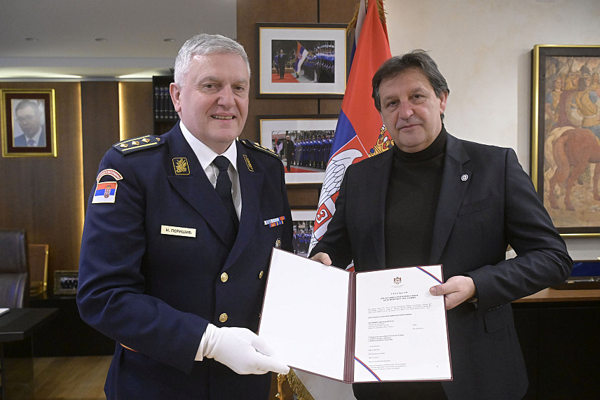 БЕОГРАД, 2. ДЕЦЕМБРА /СРНА/ - За новог начелника Војномедицинске академије /ВМА/ у Београду постављен је пуковник професор доктор Ненад Перишић, досадашњи начелник Клинике за гастроентерологију и хепатологију ВМА.