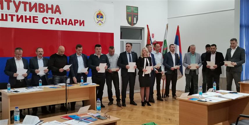 СТАНАРИ, 2. ДЕЦЕМБРА /СРНА/ - Здравко Јотић из СНСД-а изабран је данас за предсједника Скупштине општине Станари, а Синиша Марић из Социјалистичке партије за потпредсједника на конститутивној сједници Скупштине општине у новом сазиву.