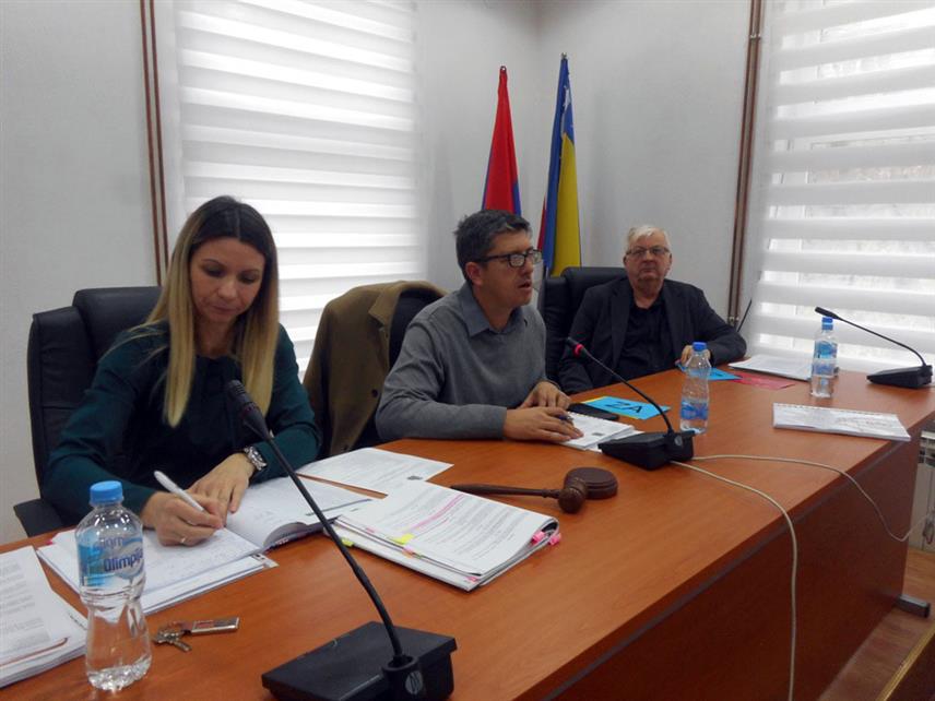 СРЕБРЕНИЦА, 2. ДЕЦЕМБРА /СРНА/ - У Сребреници је данас конституисан нови сазив Скупштине општине за чијег је предсједника изабран Алмир Дудић из коалиције СДА-СБиХ, а за потпредсједника Радомир Павловић из СНСД-а.