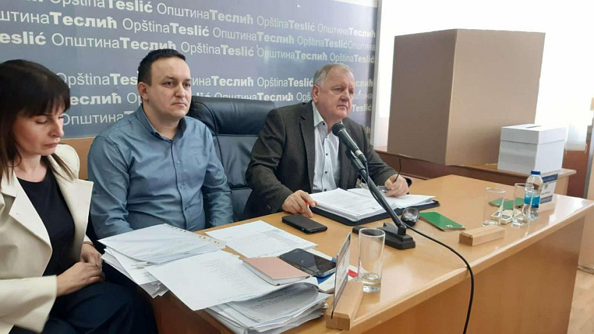 ТЕСЛИЋ, 30. ДЕЦЕМБРА /СРНА/ - Предсједник теслићког одбора Социјалистичке партије Српске /СПС/ Драгутин Шкребић изабран је данас за предсједника Скупштине општине Tеслић.