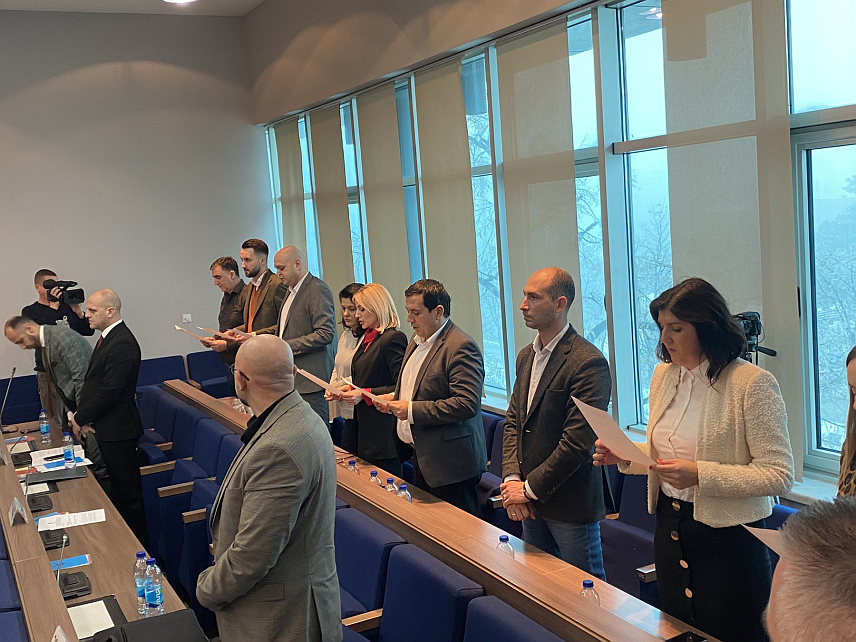 БИЈЕЉИНА, 31. ДЕЦЕМБРА /СРНА/ - На конститутивној сједници Скупштине града Бијељина усвојен је Нацрт буџета града за 2025. годину од 83,8 милиона КМ, а за предсједника Скупштине је изабрана Жељана Арсеновић из СНСД-а, чиме је први пут на челу локалног парламента жена.