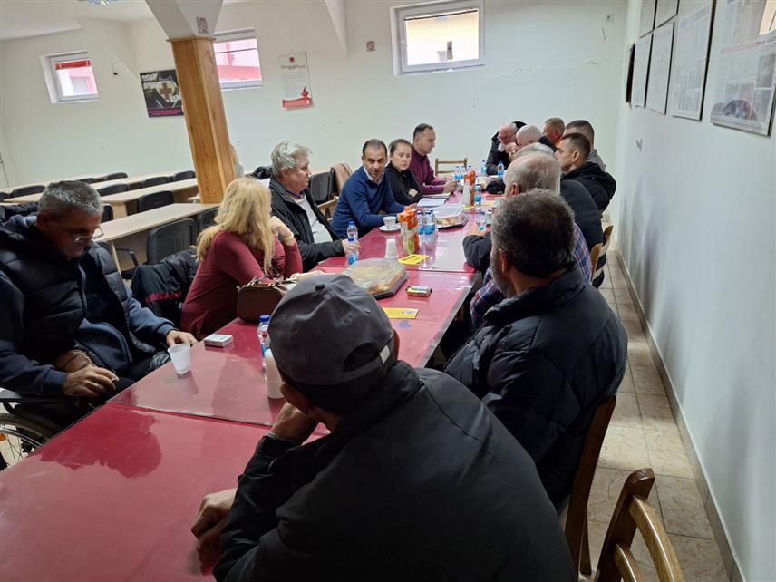 ШАМАЦ, 3. ДЕЦЕМБРА /СРНА/ - Начелник општине Шамац Ђорђе Милићевић на пријему поводом Међународног дана лица са инвалидитетом организованом у просторијама општинског Црвеног крста.