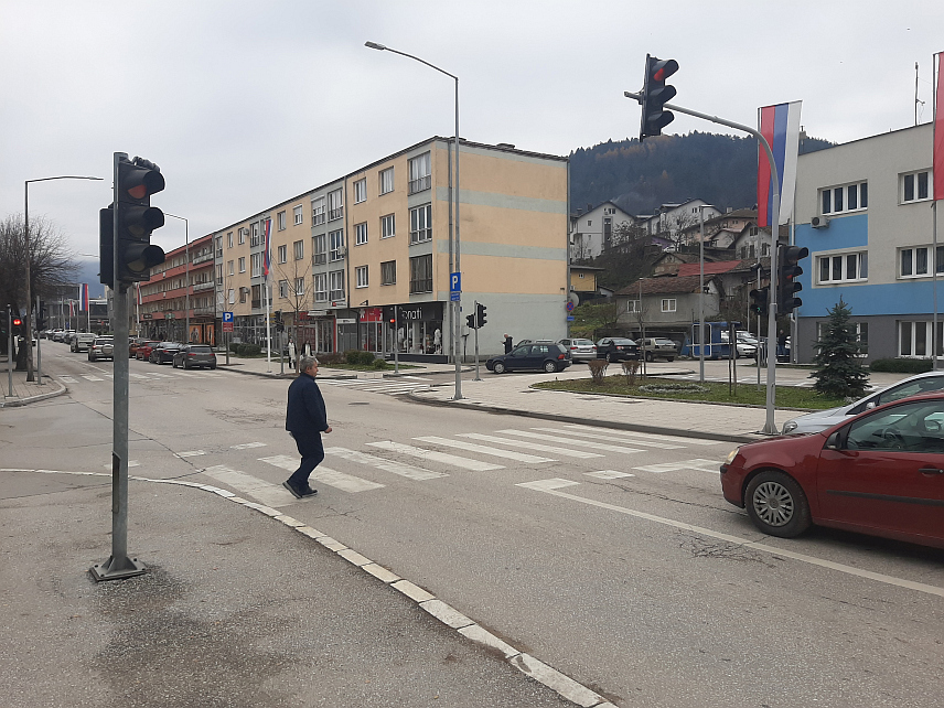ФОЧА, 3. ДЕЦЕМБРА /СРНА/ - Уградња звучног семафора на најпрометнијој раскрници у Фочи обрадовало је слијепа и слабовида лица.