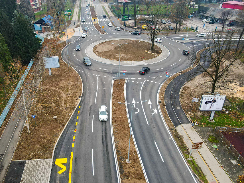 БАЊАЛУКА, 3. ДЕЦЕМБРА /СРНА/ - Изградња кружне раскрснице код бањалучке "Акване", на укрштању Булевара српске војске и Алеје Светог Саве, успјешно је завршена.