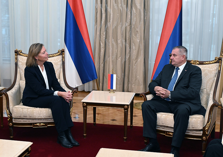 БАЊАЛУКА, 4. ДЕЦЕМБРА /СРНА/ - Предсједник Владе Републике Српске Радован Вишковић у разговору са новоименованим амбасадором Норвешке у БиХ Катрине Биринг указао је на неопходност успостављања интензивније економске сарадње са том земљом с обзиром на многобројне заједничке сфере од интереса.