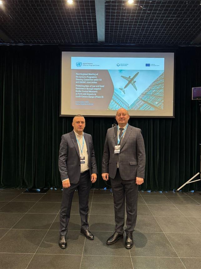 САРАЈЕВО/ТИРАНА, 4. ДЕЦЕМБРА /СРНА/ - Директор Граничне полиције Мирко Купрешаковић и национална контакт тачка у име Граничне полиције БиХ за спровођење пројекта Канцеларије УН за борбу против дроге и криминала Динко Твртковић у Тирани.