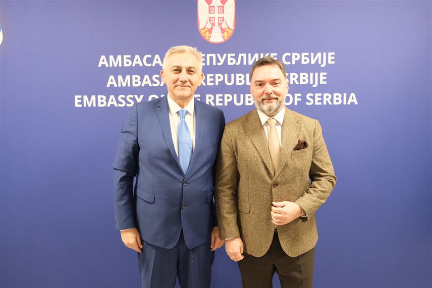 САРАЈЕВО, 4. ДЕЦЕМБРА /СРНА/ - Замјеник предсједавајућег Савјета министара и министар спољне трговине и економских односа Сташа Кошарац и амбасадор Републике Србије у БиХ Иван Тодоров.