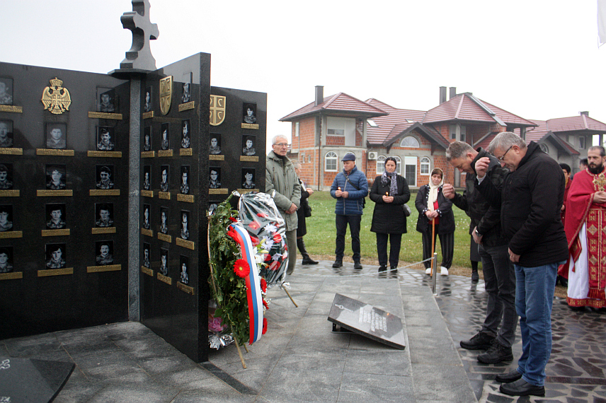 МОДРИЧА, 4. ДЕЦЕМБРА /СРНА/ - У Модричи су данас обиљежене 32 године од прогона око 5.000 Срба са простора Гостовића код Завидовића и Љесковице, Бистрице и дијела Ловнице код Жепча.