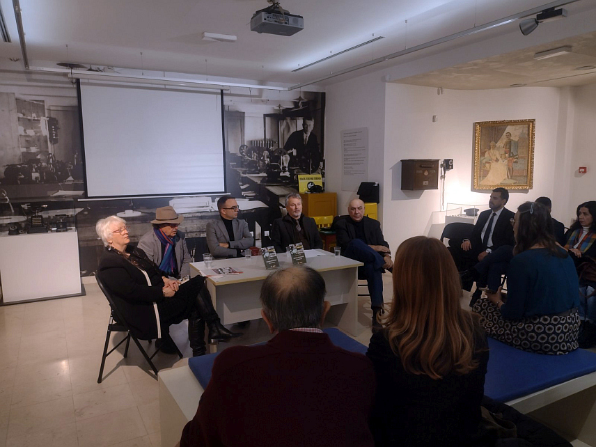 БЕОГРАД, 4. ДЕЦЕМБРА /СРНА/ - У Београду је данас представљена научна монографија о пропагандној улози југословенских ратних филмова од 1946. до 1990. године "Умивање превратника – партизански филм", аутора Александра Врањеша, доктора политичких наука и амбасадора БиХ у Србији.