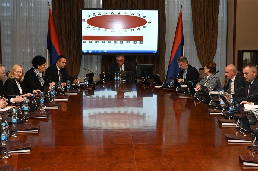 БАЊАЛУКА, 4. ДЕЦЕМБРА /СРНА/ - Сједница Владе Републике Српске.