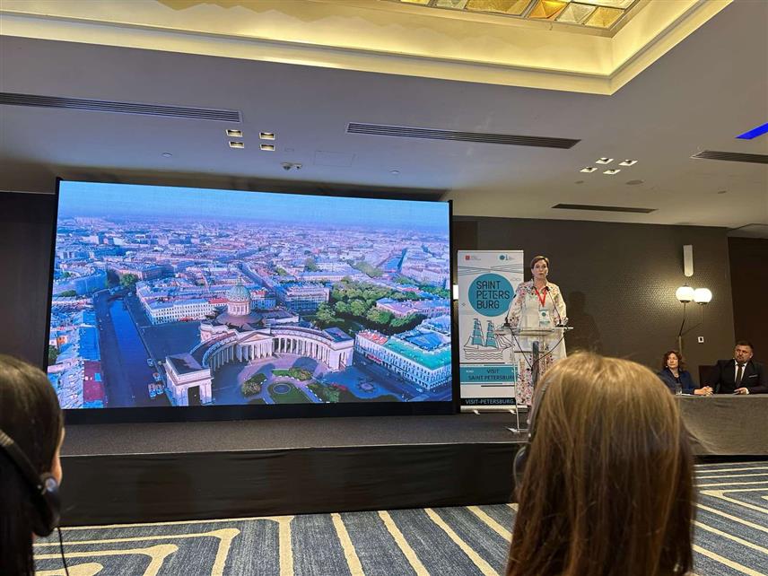 БЕОГРАД, 4. ДЕЦЕМБРА /СРНА/ - У Београду је данас први пут презентована туристичка понуда Санкт Петербурга, а представницима туристичке привреде, укључивши и агенције из Републике Српске, представљене су могућности путовања у град на ријеци Неви, познат и као сјеверна пријестоница Русије.