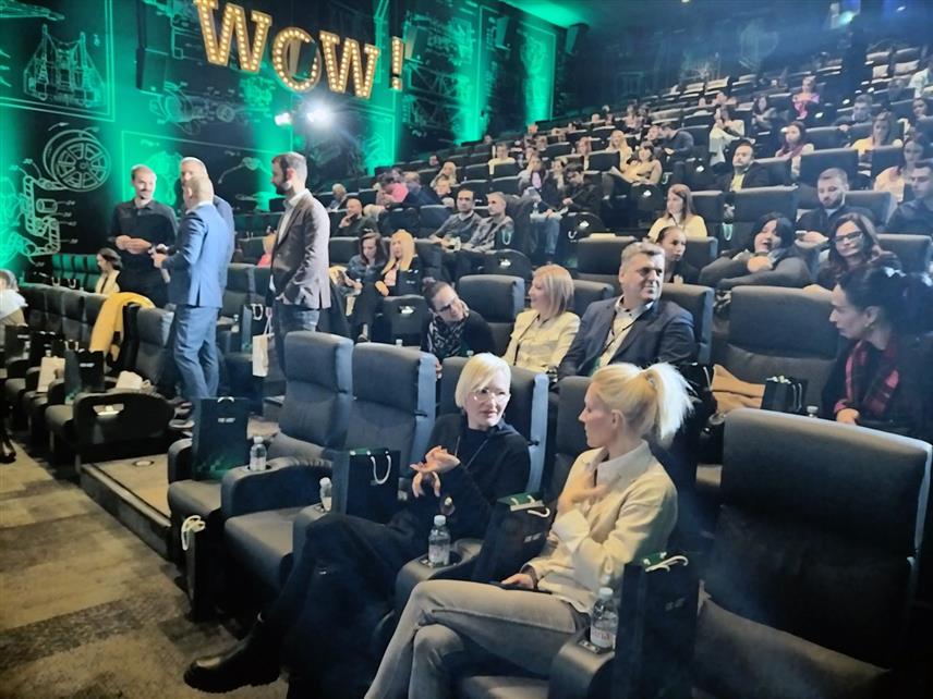 БАЊАЛУКА, 5. ДЕЦЕМБРА /СРНА/ - Помоћник министра за високо образовање Републике Српске Јелена Старчевић изјавила је да се дигиталне технологије и вјештачка интелигенција убрзано развијају, обухватају скоро све животне области, због чега пажњу треба обратити на етичка питања и заштиту од злоупотреба.