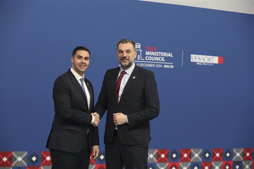 МАЛТА, 5. ДЕЦЕМБРА /СРНА/ - Министар иностраних послова у Савјету министара Елмедин Конаковић и предсједавајући ОЕБС-а Јан Борг на отварању Министарског савјета ОЕБС-а на Малти.