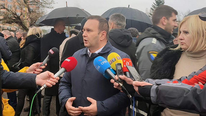 САРАЈЕВО, 5. ДЕЦЕМБРА /СРНА/ - Једино реално рјешење да се покаже да је БиХ озбиљна и да се врати повјерење у њене институције било би ослобађајућа пресуда Суда БиХ предсједнику Републике Српске Милораду Додику, изјавио је градоначелник Источног Сарајева Љубиша Ћосић.