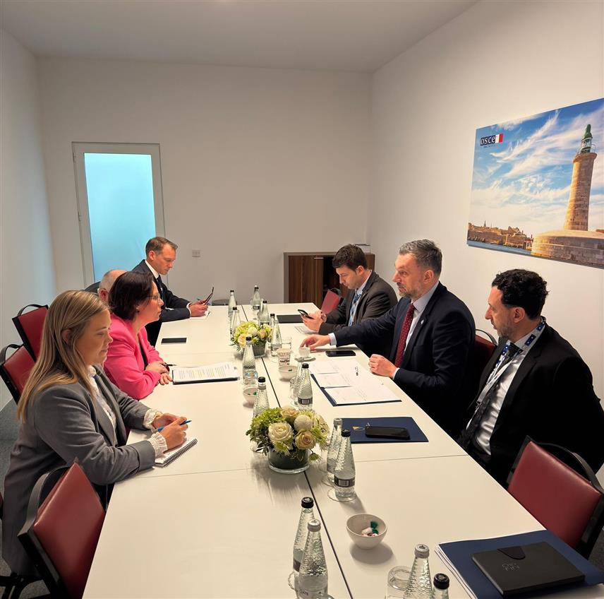 САРАЈЕВО/МАЛТА, 5. ДЕЦЕМБРА /СРНА/ - Министар иностраних послова у Савјету министара Елмедин Конаковић током састанка са министром иностраних послова Шведске Маријом Малмер Стенергард на Малти.