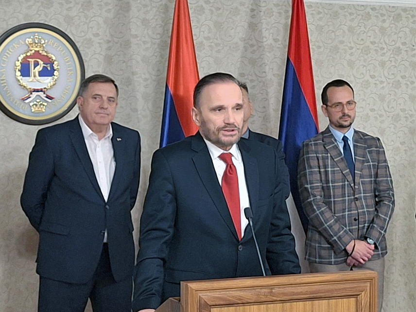 ИСТОЧНО САРАЈЕВО, 5. ДЕЦЕМБРА /СРНА/ - Адвокат Анто Нобило изјавио је да би требало одбацити оптужницу против предсједника Републике Српске Милорада Додика јер начело легалитета које је основ Кривичног права забрањује ретроактивност.