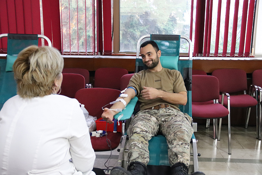 ДЕРВЕНTА, 5. ДЕЦЕМБРА /СРНА/ - У акцији Градске организације Црвеног крста Дервента данас је прикупљено 111 доза крви.