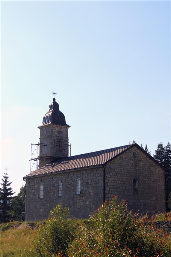 КУПРЕС, 5. ДЕЦЕМБРА /СРНА/ - У току је обнова Храма Благовијести Пресвете Богородице у селу Доње Вуковско код Купреса, који је проглашен националним спомеником културе, а из Парохије купрешке позивају све људе добре воље да помогну својим прилозима.