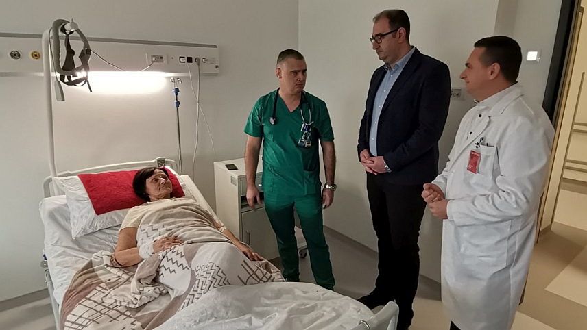 ДОБОЈ, 6. ДЕЦЕМБРА /СРНА/ - У ангио сали нове Болнице "Свети апостол Лука" у Добоју успјешно су извршене прва уградња стента и двије короногафије код три пацијента, који се осјећају добро и данас ће бити отпуштени кућама.