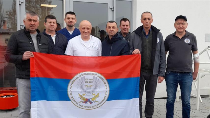 ДОБОЈ, 6. ДЕЦЕМБРА /СРНА/ - У акцији добровољног давања крви у добојској болници данас је учествовало десетак ветерана из Удружења "65. заштитни моторизовани пук", обиљежавајући овим хуманим гестом шест година од оснивања овог удружења.