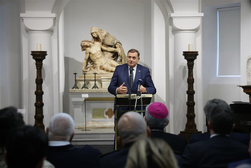 БАЊАЛУКА, 6. ДЕЦЕМБРА /СРНА/ - Предсједник Републике Српске Милорад Додик честитао је данас отварање Музејско-галеријског простора у Самостану "Марија Звијезда" у Бањалуци, истакавши да је то важан догађај и поклон овом граду.