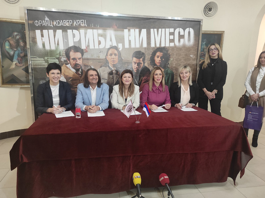 БАЊАЛУКА, 6. ДЕЦЕМБРА /СРНА/ - Директор Народног позоришта Републике Српске Дијана Грбић и представници четири приватне бањалучке високошколске установе потписали су данас уговоре који ће њиховим студентима омогућити 50 одсто попуста приликом куповине улазница за преставе националног театра.