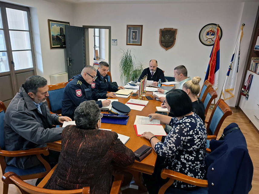 ВИШЕГРАД, 6. ДЕЦЕМБРА /СРНА/ - Форум за безбједност општине Вишеград предузео је низ мјера и активности да би новогодишњи празници протекли безбједно, саопштено је након засједања Форума за безбједност ове локалне заједнице.